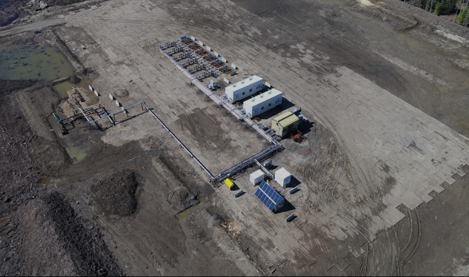 Oil and gas production facility with remote power and instrument air equipment
